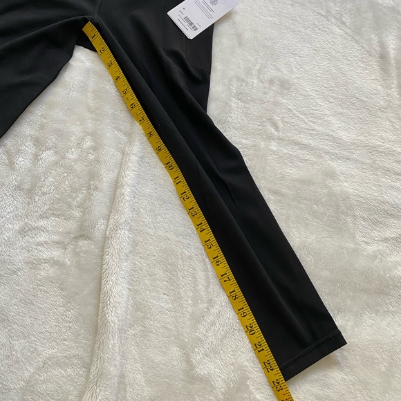 🆕ATHLETA Salutation Stash Pocket 7/8 Tight black leggings #531321 new with tags - Picture 8 of 12